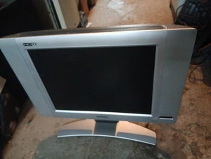 Magnavox 15MF605T/17 15" 720p HDTV LCD TV/Monitor (No AC Adapter, No Remote) - Picture 1 of 5