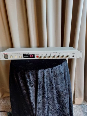 AKAI MB 76 - Programmierbarer „Mix-Bay“ - Bild 1 von 4
