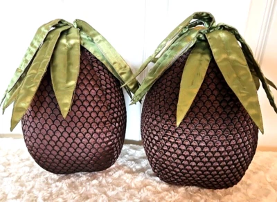 Conjunto de 2 travesseiros decorativos novidade abacaxi acolchoado cetim verde marrom Bess 10" - Imagem 1 de 4