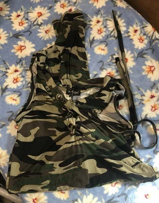 Mameluco grande camuflado Peachy Girl con acento de atar tela elástica hip hop  Foto 1 de 3