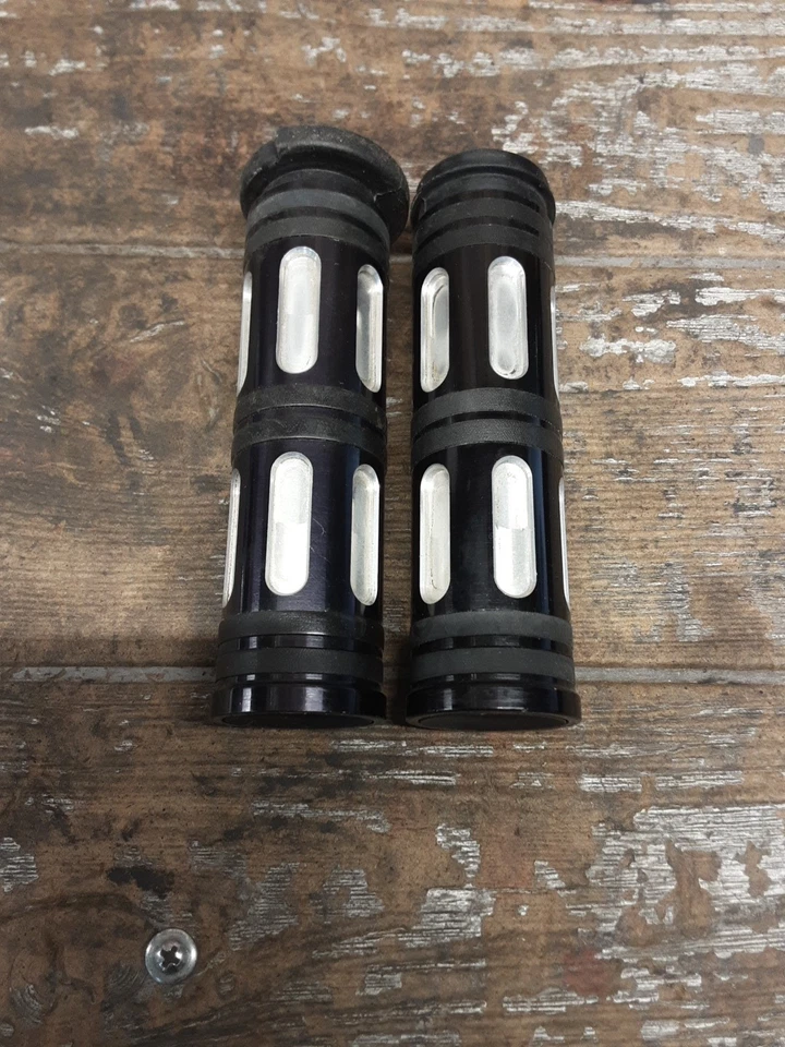 Juego de pares de empuñaduras de manillar negras Harley Davidson Touring corte negro de 1" Foto 1 de 4