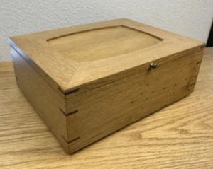 Joyero vintage de madera de roble hecho a mano con tapa con bisagras bandejas deslizantes divididas 1998 - Imagen 1 de 16
