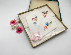 Vintage Handkerchiefs Women Set of Three Boxed White Floral Embroidered Cotton - Picture 1 of 12