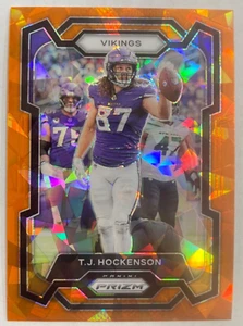 Panini Prizm Orange Cracked Ice 2023 #198 T.J. Hockenson - Minnesota Vikings - Imagen 1 de 2