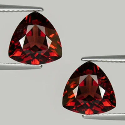 8.53 ct AWESOME SPARKLING  BEST RED -  NATURAL PYROPE GARNET - Trillion Pair PK - Image 1 of 2