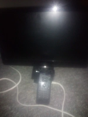 Vizio VM190XVT 19” Edge Lit Razor LED LCD TV Used Tested Works With Remote - Image 1 of 4