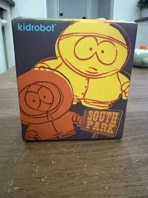 Minifigura exclusiva de Kidrobot GID Dead Kenny South Park 2011 de NYCC Foto 1 de 4