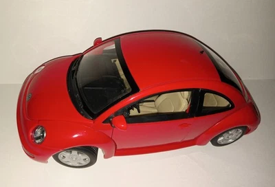 Coche coleccionable fundido a presión puerta Volkswagen Beetle 1:18 VW cupé rojo Foto 1 de 4