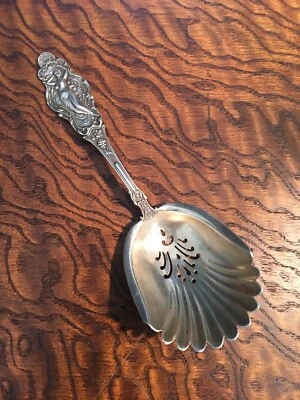 BACCHANTE ~ Cuchara Bon Bon Nut festoneada ~ WATSON ~ Esterlina ~ Art Nouveau Foto 1 de 4