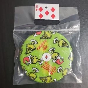 Portatarjetas de tela para jugar manos que ayudan - Grinch - Feelin' Grinchy Navidad  - Imagen 1 de 3