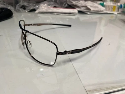 Marco de gafas de sol Oakley: demandante cuadrado - marrón oscuro cromado Foto 1 de 4