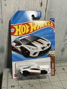 Hot Wheels LAMBORGHINI HURACAN STERRATO SAFARI MODE 1/5 - Picture 1 of 6