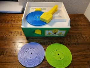 Vintage COMPLETE Fisher-Price Sesame Street Music Box Record Player w/3 Records - Picture 1 of 5
