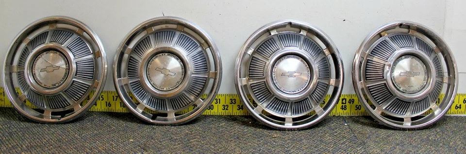 Juego de 4 tapacubos usados OEM GM de 14" #3031 03939273 1969 Chevrolet Caprice (1190) Foto 1 de 4