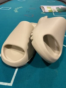 Yeezy Slides hueso talla 9 - Imagen 1 de 6