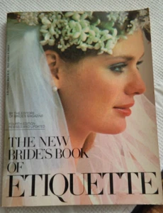 The New Bride's Book of Etiquette 1981 Soft Cover Wedding Vintage Paperback - Picture 1 of 8