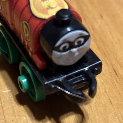 Thomas & Friends MINIS DC Super Friends Percy As Robin (2016) - Imagem 1 de 4