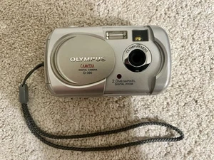 Olympus CAMEDIA D-390 2.0MP Digital Camera - Silver - (Parts Only) - Picture 1 of 8