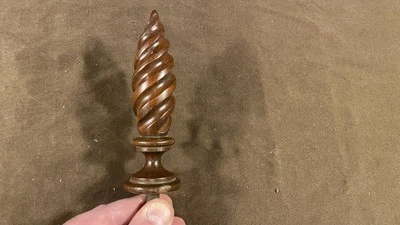 Antiguo remate de reloj de madera torneado con pátina original muebles armario espejo Foto 1 de 4