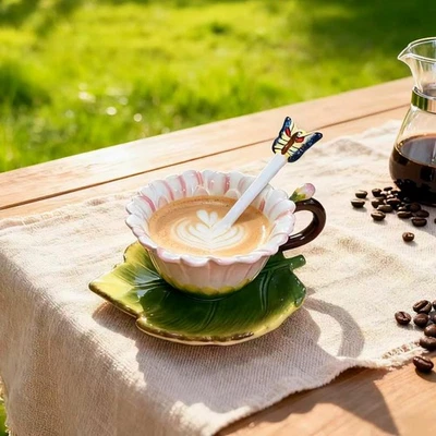 Juego de tazas de té y platillos de cerámica, taza de café con flor de margarita pintada a mano 6 OZ 3D, G... Foto 1 de 4