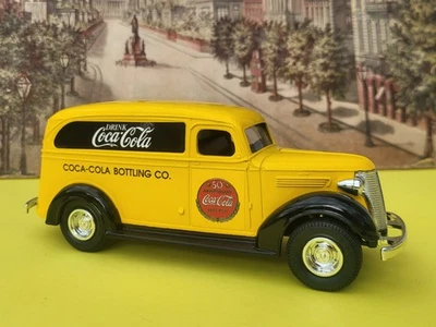 Diecast metal model 1:24 ERTL-USA 1923 CHEVROLET COCA COLA VAN MONEY BANK mint c - Immagine 1 di 4