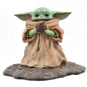 Statua in scala 1:2 di The Mandalorian The Child with Soup Bowl altamente collez - Picture 1 of 1