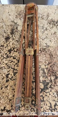 Trípode Corona Antiguo Nº 1 Folmer Graflex Corp de madera y latón Crown Rochester NY Foto 1 de 4