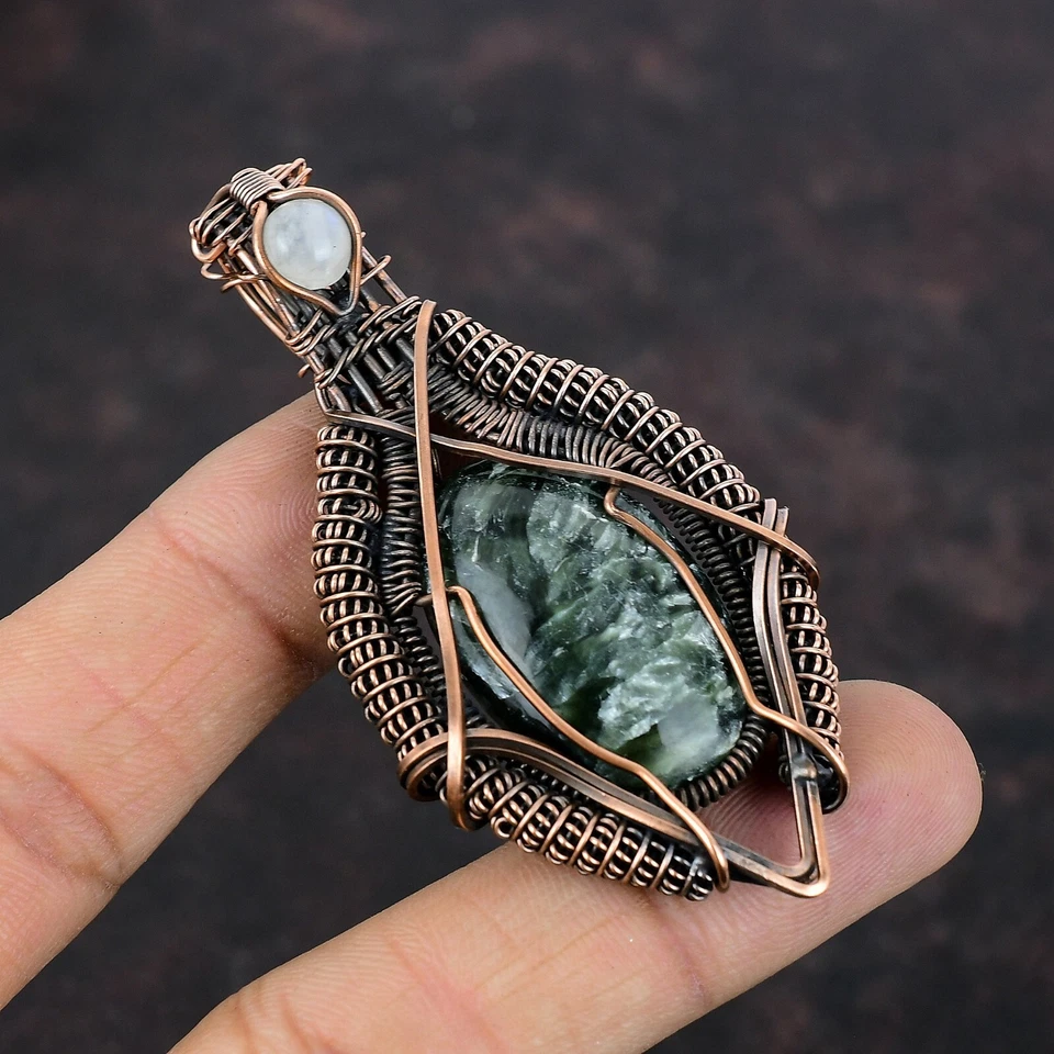 Colgante envuelto en alambre de regalo de bestia de cobre joyería de piedras preciosas de serafinita 2,95" Foto 1 de 4