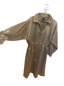 NUEVO CON ETIQUETAS Nike Ropa Deportiva Icon Clash Poli Satén Chaqueta Larga Tostada Caqui Bata Cremallera - Talla L - Imagen 1 de 13
