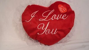 Almohada de corazón rojo relleno Bestever - Imagen 1 de 4