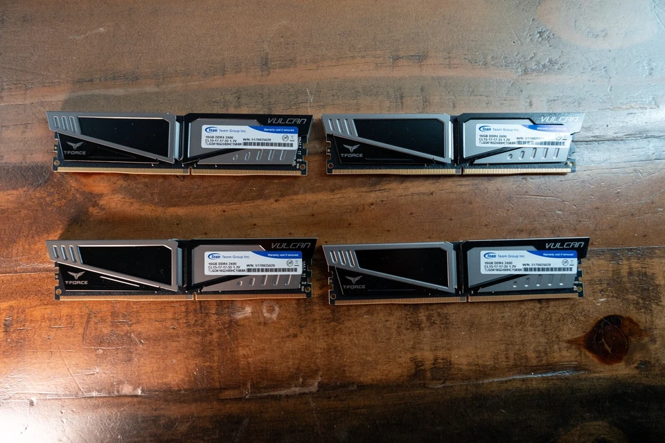 TeamGroup T-Force Vulcan 16GB DDR4-2400MHz CL15-17-17-35 TLGD416G2400HC15BBK - Image 1 of 4