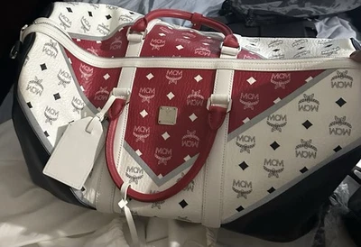 Mochila MCM y bolso de fin de semana rojo/blanco/negroMC Foto 1 de 4