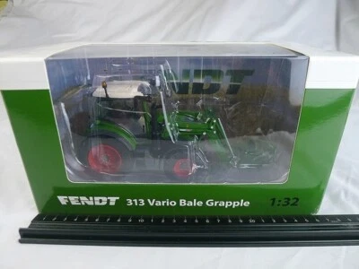 Model tractor Crew Agricultural USK Fendt 313 Vario Bale Grapple 1:32 diecast - Image 1 of 4