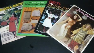 Menge 4 Vintage Makramee Muster Bücher Mutter Tochter Geldbörsen Gürtel Taschen Disco - Bild 1 von 3