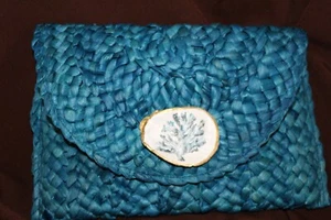 Stunning Oyster Shell Clutch Purse - Picture 1 of 2