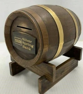 Banca Monete Vintage Silver Springs Barile con Chiave e Supporto - Foto 1 di 11