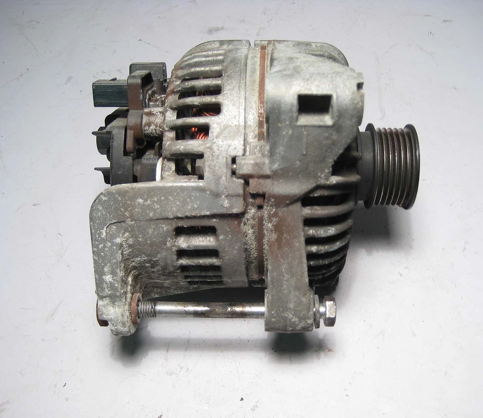 Alternador BMW E46 E85 Z4 Bosch 120 Amp 120A enchufe ovalado 2003-2006 usado OEM Foto 1 de 4
