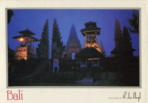 Postcard Bali Indonesia Hindu Temple of Pura Ulundanu nar Kintamani - Picture 1 of 2