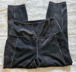 Capris de entrenamiento de yoga con estampado de camuflaje negro mediano RBX talla M - Imagen 1 de 5