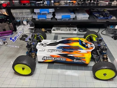 Team Associated RC10 B74.2 Buggy Ce 4x4 1/10 ARTR - Image 1 of 4