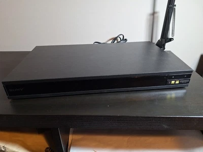 Reproductor de discos Blu-ray Sony UBP-X800 4K UHD transmisión de cine en casa - SIN CONTROL REMOTO Foto 1 de 4