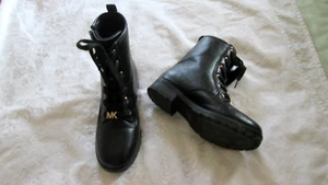 MICHAEL KORS MÄDCHEN BL KUNSTLEDER GOLDFARBENE LOGOS REISSVERSCHLUSS SEITLICHE SCHNÜRSTIEFEL 3 KAMPFSTIEFEL - Bild 1 von 13