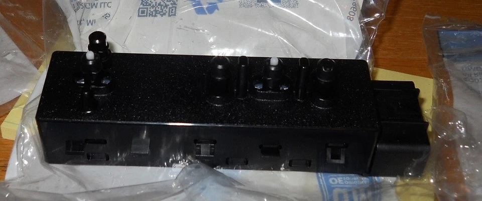 NOS 2010-15 Chevrolet Camaro 2019-23 GM Truck LH Front Seal Adjuster Switch — 第 1/1 张图片