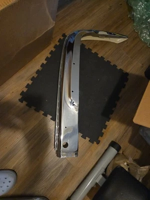 Parachoques trasero Mercedes Benz W111 280se 3.5 cupé/parrilla baja convertible  Foto 1 de 4