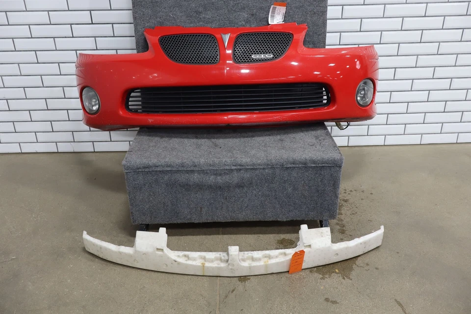 2004-2006 Pontiac GTO (2-Door) Front Bumper W/Fog Lights & Grills - Изображение 1 из 4