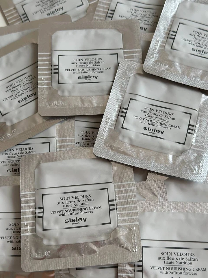 Sisley Soin Velours Aux Fleurs De Safran 10 X 4ml = 40ml - Image 1 of 1