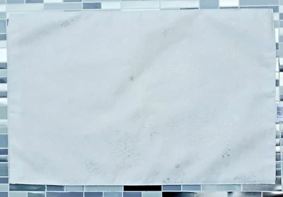 Juego de 6 manteles de tela plateados blancos copos de nieve 12"x18" casa de Navidad Foto 1 de 4