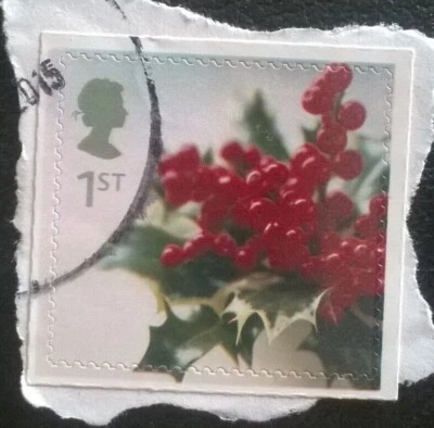 1 Christmas 1st Class SG 2332 Holly 2002 POSTMARK 2015 WITH BORDER STAMP GB USED - Image 1 of 2