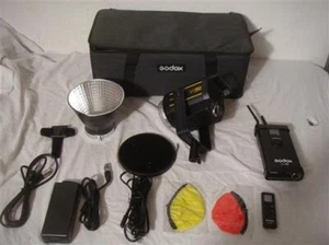 GODOX VL150 150 WATT LED VIDEO LIGHT W CASE/REFLECTOR/CONTROLLER/ADAPTER/REMOTE - Picture 1 of 24