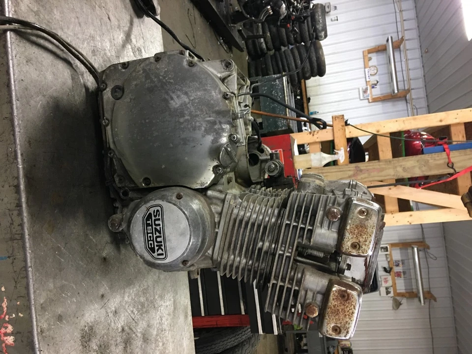 81 Suzuki GS 750 GS750 E GSX GS750E motor TSCC DOHC  Foto 1 de 4